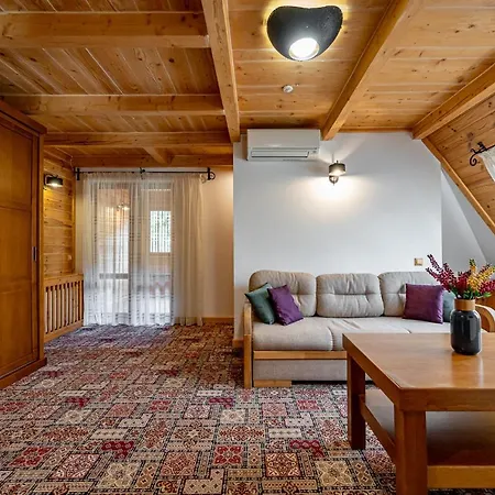 Deluxe Hotel Tatariv