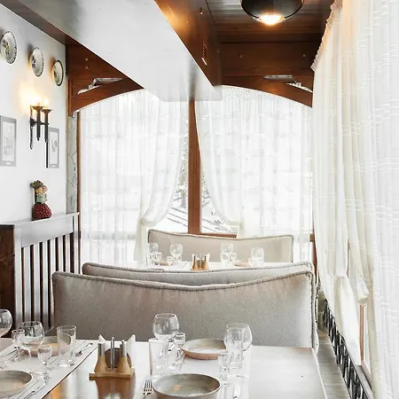 Deluxe Hotel Tatariv