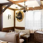 Deluxe 2* Татаров